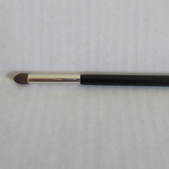 Make Up Forever, SHADER BRUSH - MEDIUM - 226, NWOT - Picture 2 of 5